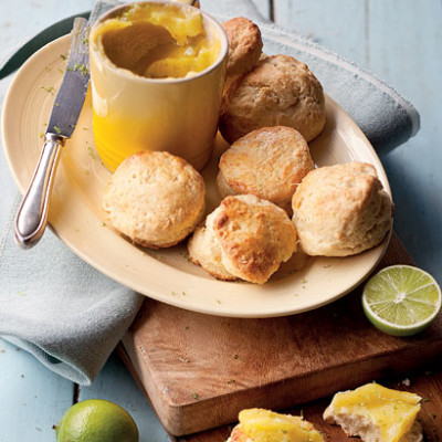Scones with lime curd
