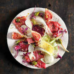Seared beef carpaccio with fig- and-fennel salad