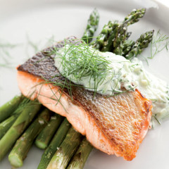 Seared salmon fillet with roast asparagus and dill tzatziki