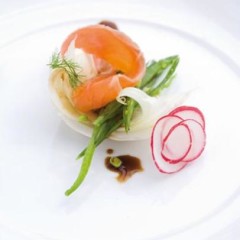 Shavings of crisp fennel and mangetout topped with smoked trout sashimi