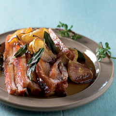 Slow-roasted pork belly with apples and cider