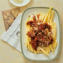 Slowcooked beef with pasta