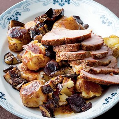 Smashed Verjuice-roasted potatoes with fragrant smoked pork