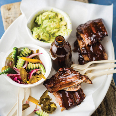 Smoked pork ribs with guacamole, red onion and vegetable pickles