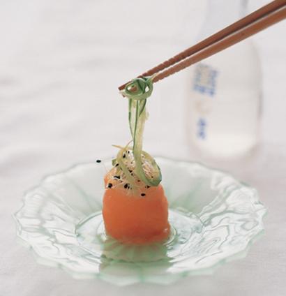 Smoked salmon sushi rolls recipe | Woolworths TASTE