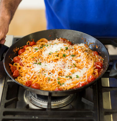 Spaghetti Aglio, Olio e Peperoncino recipe | Woolworths TASTE
