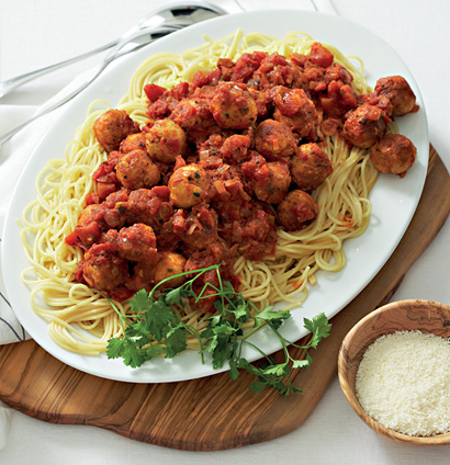 Spaghetti with chicken-Parmesan meatballs and red-pepper sauce ...
