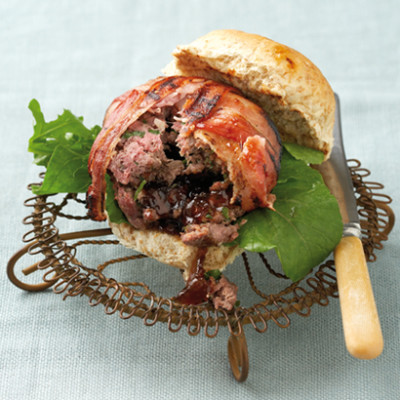 Spicy bacon-wrapped ostrich burger with onion-marmalade centre