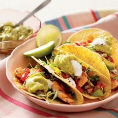 Spicy chicken and pepper tacos