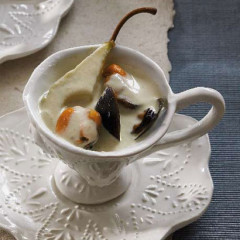 Steamed mussels and pear in Thai reduced-fat cream