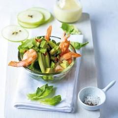 Steamed prawn salad with avocado chilli salsa and lemon aioli