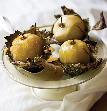 Stewed Apples in Crispy Vine Leaves recipe | WW TASTE