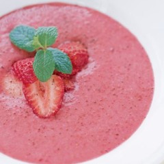 Strawberry and cream soup