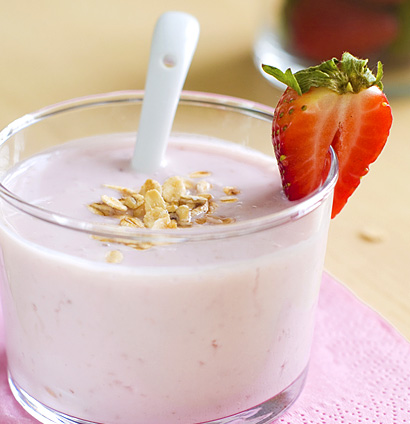 Strawberry, banana and granola smoothie recipe | TASTE