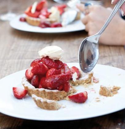 Strawberry-Shortbread Tartlets & Mascarpone recipe | TASTE