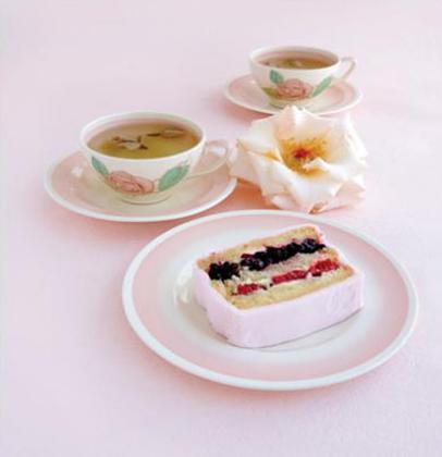 Turkish cake with fresh berries recipe | Woolworths TASTE
