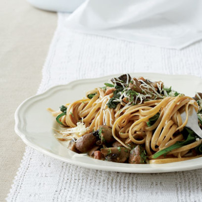Whole-wheat linguine with spinach and mushroom