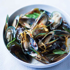 Coconut, chilli and ginger mussels