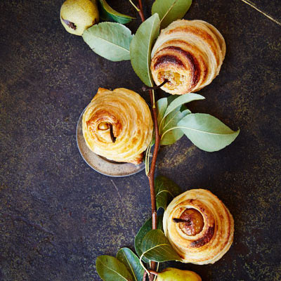 Twirled puff pastry pears
