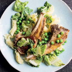 Lamb chops with lemon, lettuce and peas on pasta