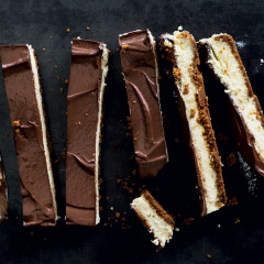 Ginger-and-dark-chocolate cheesecake bars