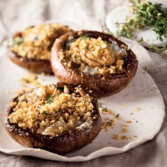 Mushrooms stuffed with Gorgonzola and breadcrumbs