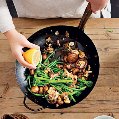 Stir-Fried Green Beans and Mushrooms recipe | WW TASTE