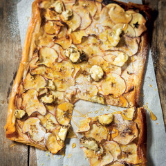 Easy caramel apple and goat's cheese tart