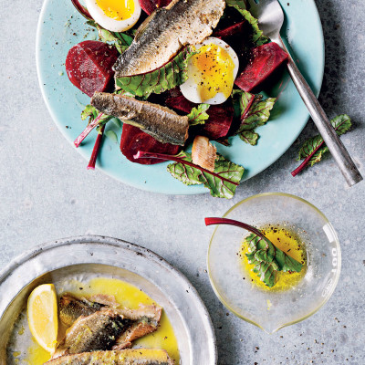 Smoked kippers in lemon butter with beetroot and softboiled eggs