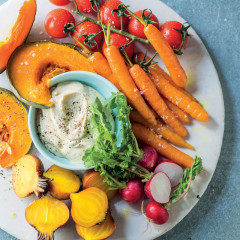 Vegetable platter with hummus