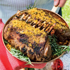 Free-range rack of lamb with a rosemary-and-cranberry crumb