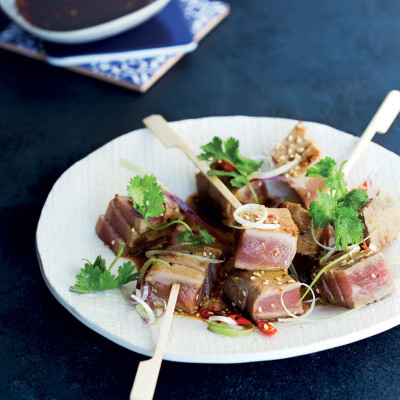 Tuna bites with soya-and-sesame dressing