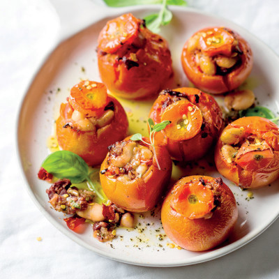 Paprika- and butter bean-stuffed tomatoes
