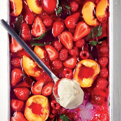 Sparkling wine jelly with summer fruit