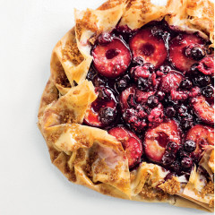 Easy stone fruit-and-berry pie