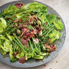 Green leaf salad  with coppa