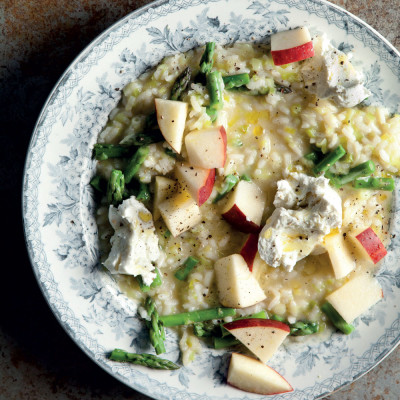 Red apple, asparagus and leek risotto