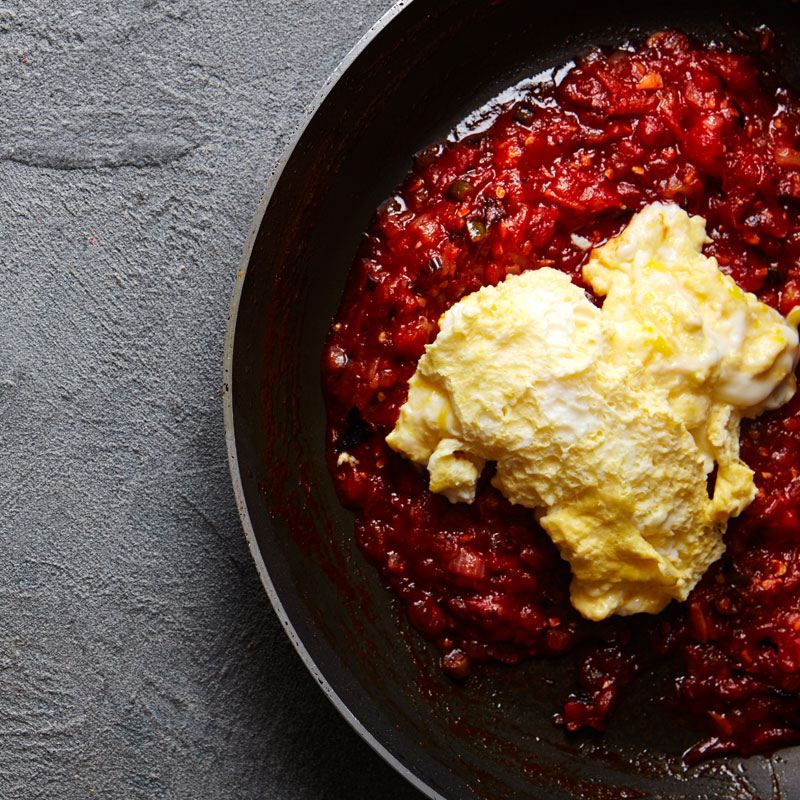 Skinny-eggs-with-spicy-Mexican-tomato-sauce