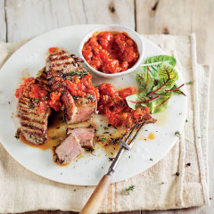 Steak with spicy tomato relish