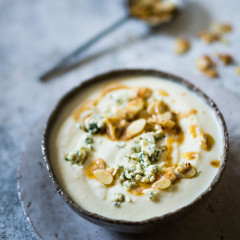 Cauliflower soup with blue cheese, toasted almonds