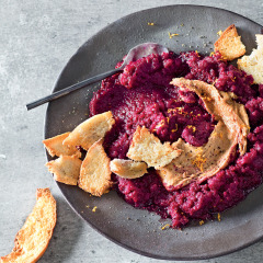Beetroot dip with almond butter
