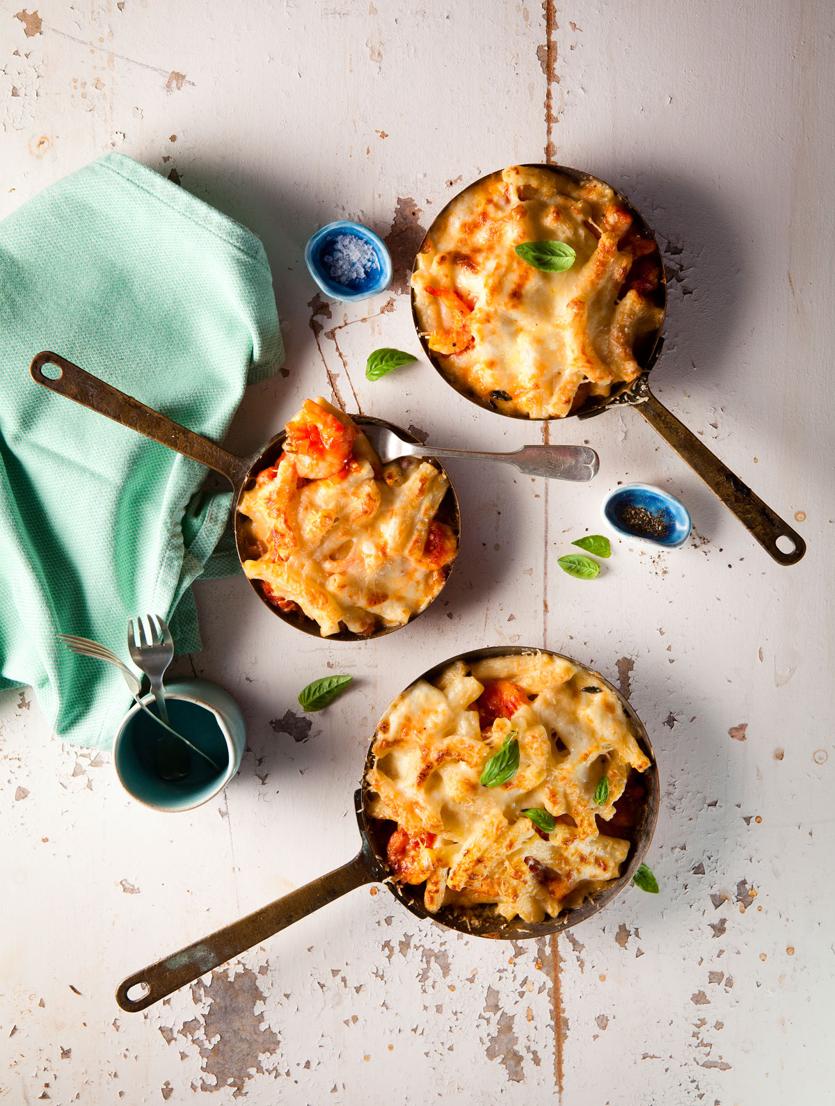Mac 'n cheese, tomato & prawns recipe | Woolworths TASTE