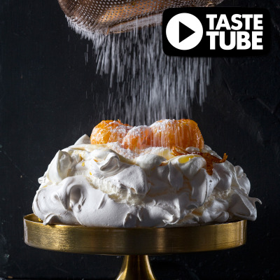 Watch: Gooey pavlova with toffee ClemenGolds
