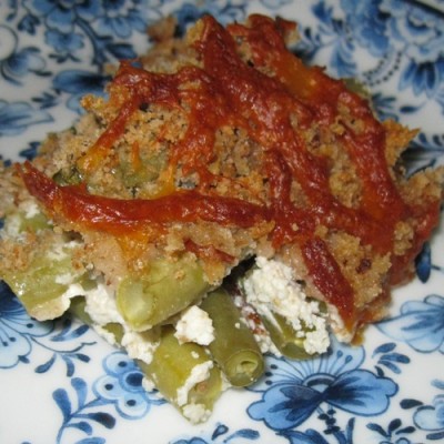 Baked green bean dish with cottage cheese and breadcrumbs