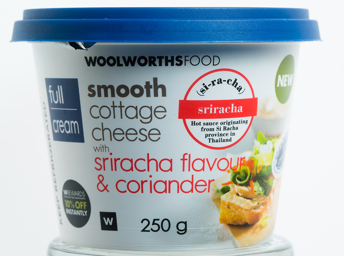 ww-full-cream-smooth-cottage-cheese-with-sriracha