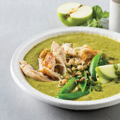 Green chicken curry with mangetout, sugar snaps and apple-chilli-sambal