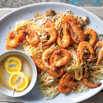 Oven-baked prawns and mushroom pasta