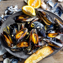 Creamy lemon-pepper mussels