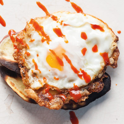 sweet-potato-toast-with-fired-egg-and-sriracha