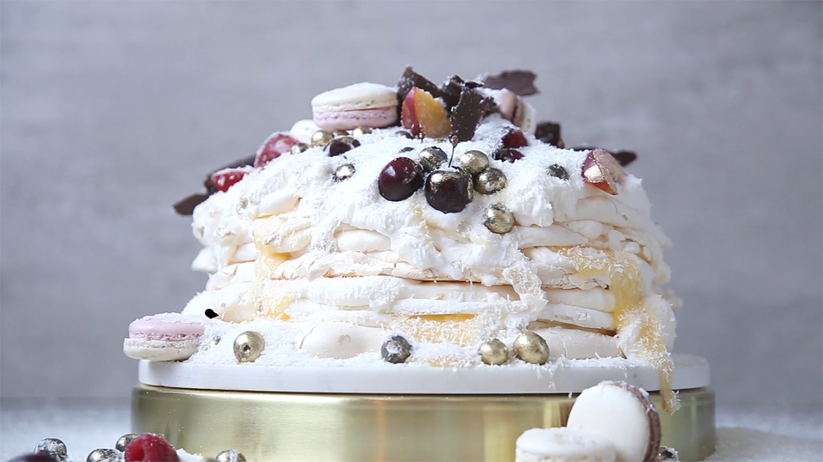 WATCH: The pavlova cake to give your Christmas menu serious wow factor